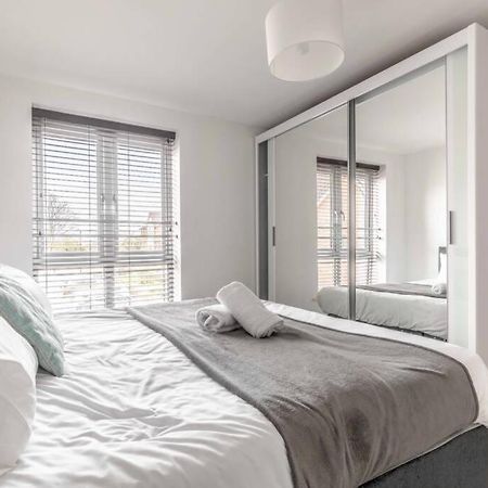 2 Bed & 2 Bath Cosy Apartment Slough- Free Parking Exteriör bild