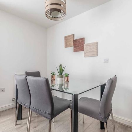 2 Bed & 2 Bath Cosy Apartment Slough- Free Parking Exteriör bild