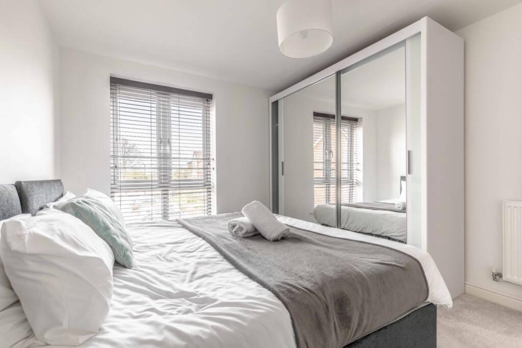 2 Bed & 2 Bath Cosy Apartment Slough- Free Parking Exteriör bild