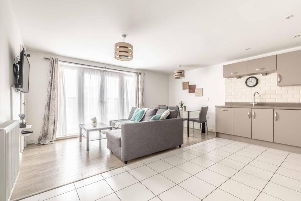 2 Bed & 2 Bath Cosy Apartment Slough- Free Parking Exteriör bild