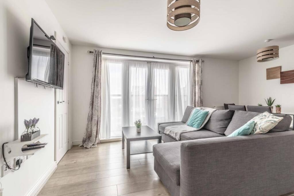 2 Bed & 2 Bath Cosy Apartment Slough- Free Parking Exteriör bild