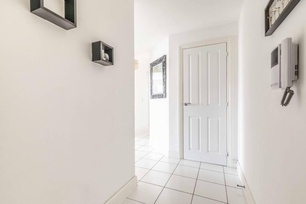 2 Bed & 2 Bath Cosy Apartment Slough- Free Parking Exteriör bild